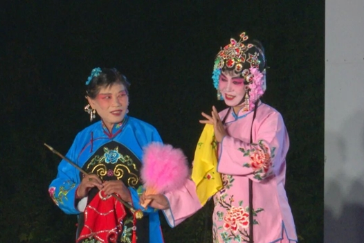 贾家店农场举办庆祝中华人民共和国成立77周年“大地放歌”文化惠民专场演出.jpg 贾家店农场举办庆祝中华人民共和国成立77周年“大地放歌”文化惠民专场演出.jpg