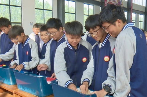 科普赋能进校园 点亮少年科学梦.jpg 科普赋能进校园 点亮少年科学梦.jpg