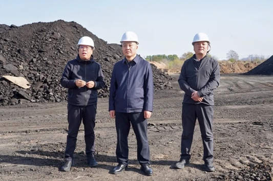 石万田督导安全生产和供热项目建设工作.jpg 石万田督导安全生产和供热项目建设工作.jpg