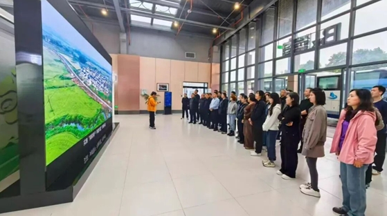 我县乡科级干部进修班赴江苏镇江考察学习.jpg 我县乡科级干部进修班赴江苏镇江考察学习.jpg